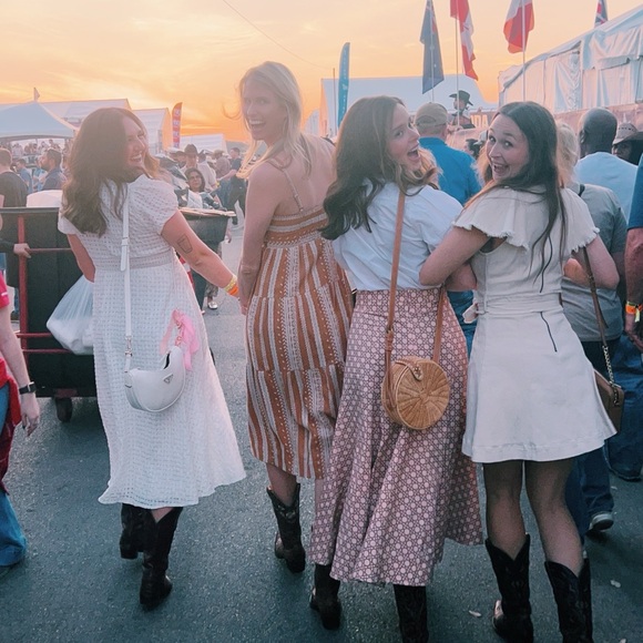 Meet your Posher, Eponine - Picture 4 of 9